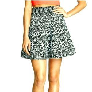 LUCYPARIS Black & white abstract print skirt size Small full and flouncy NWT